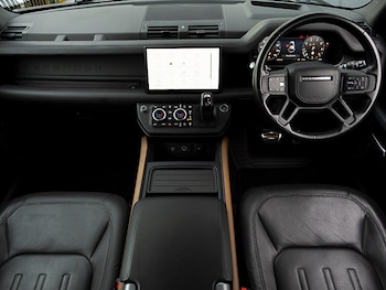 Used Land Rover Defender 2022 for sale - 76108217: Photo 2