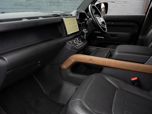 Used Land Rover Defender 2022 for sale - 76108217: Photo 5