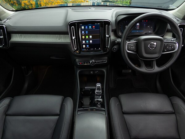 Used Volvo XC40 2024 for sale - 76183365: Photo 2
