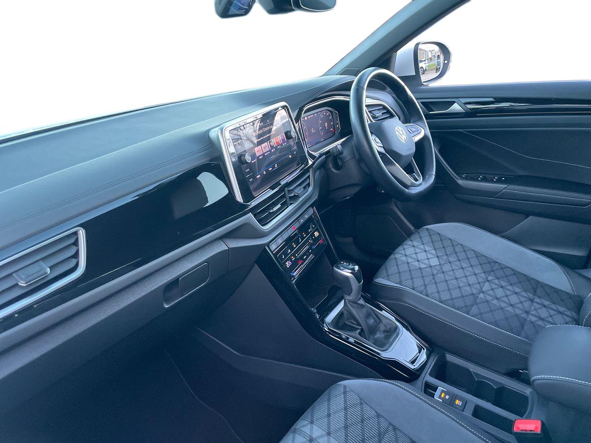 Used Volkswagen T-Roc 2023 for sale - 77728859: Photo 2