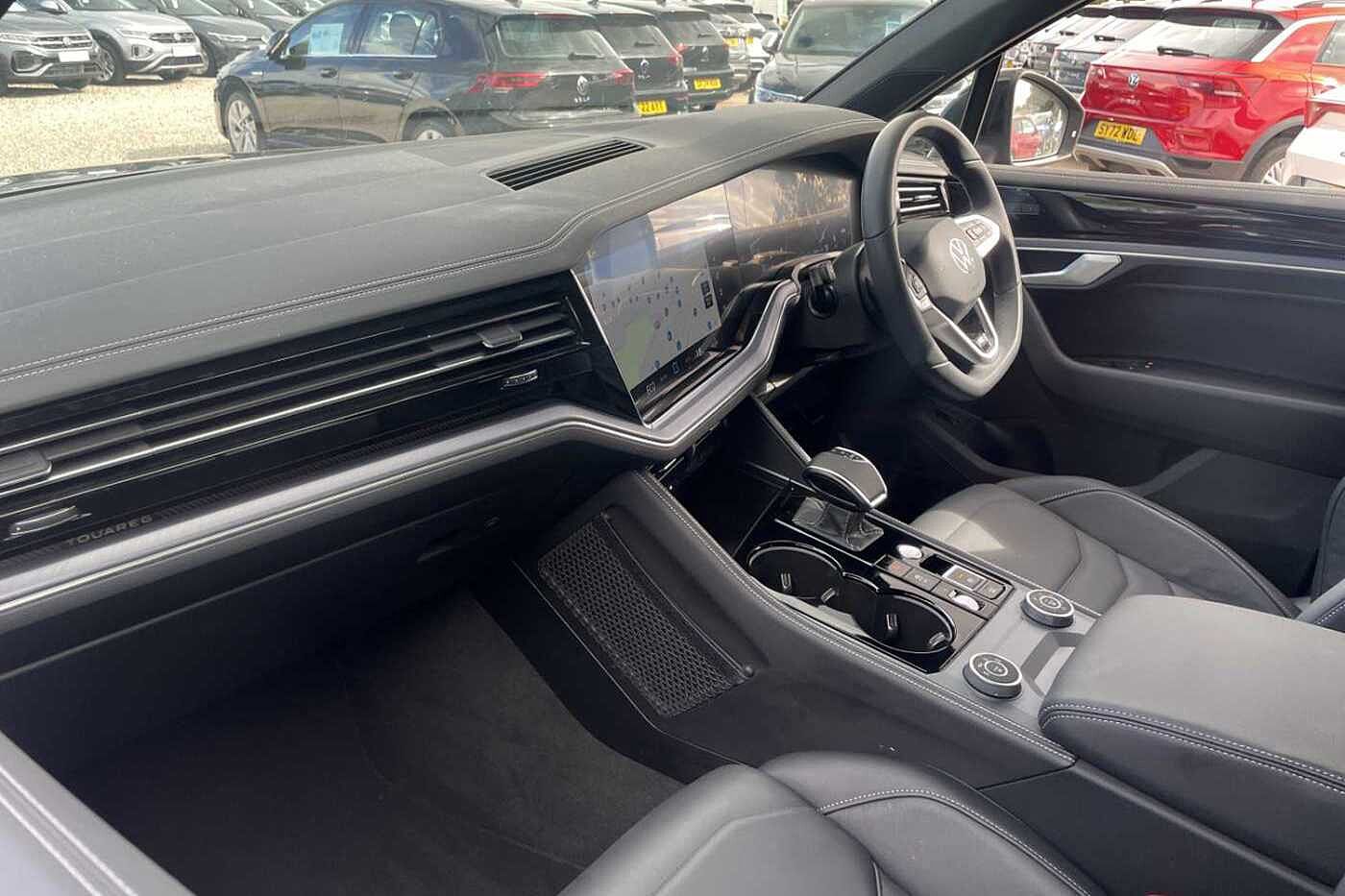 Used Volkswagen Touareg 2025 for sale - 76679919: Photo 2