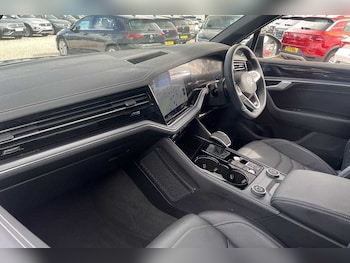 Used Volkswagen Touareg 2025 for sale - 76679919: Photo