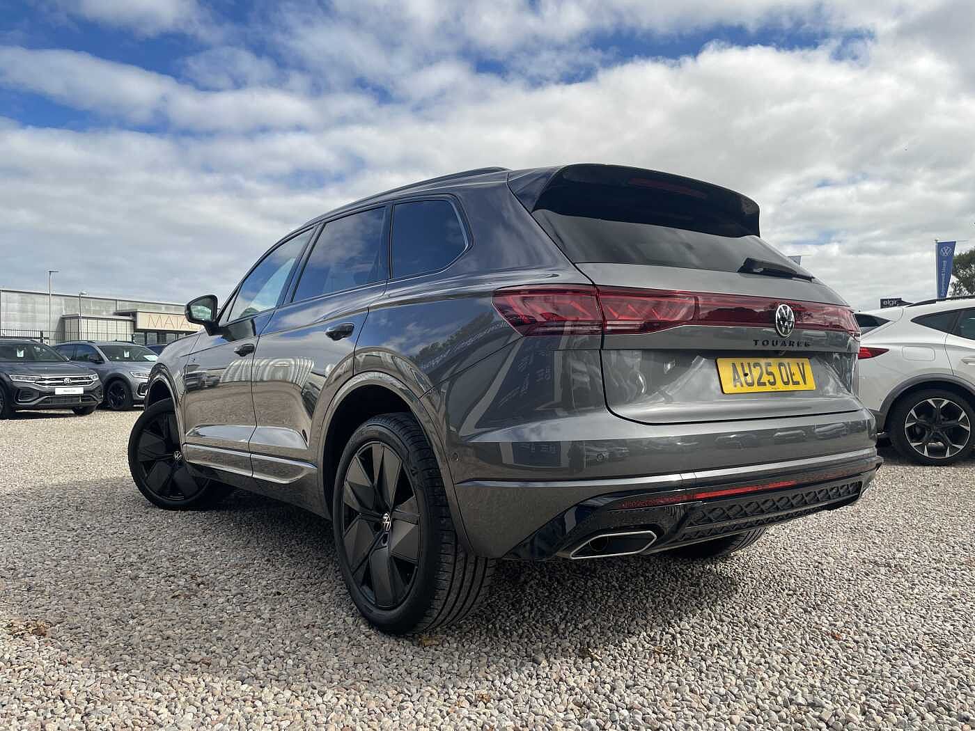 Used Volkswagen Touareg 2025 for sale - 76679919: Photo 3