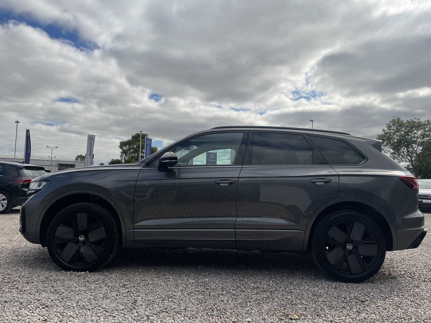 Used Volkswagen Touareg 2025 for sale - 76679919: Photo 4