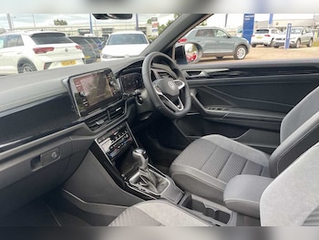 Used Volkswagen T-Roc 2025 for sale - 76678576: Photo