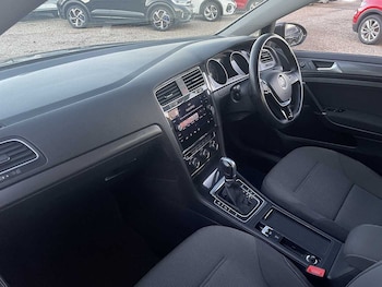 Used Volkswagen Golf 2018 for sale - 77294837: Photo