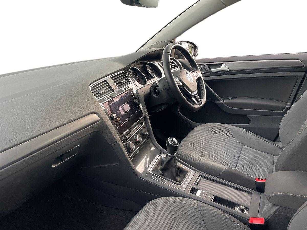 Used Volkswagen Golf 2018 for sale - 77812709: Photo 2