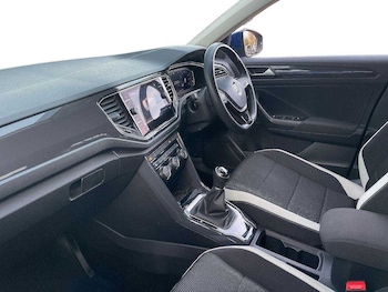 Used Volkswagen T-Roc 2019 for sale - 78247421: Photo