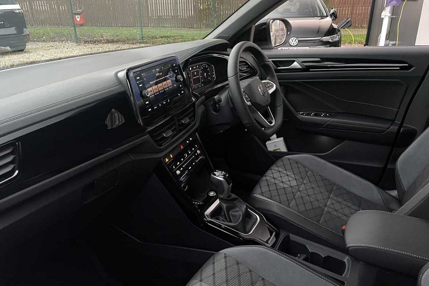 Used Volkswagen T-Roc 2025 for sale - 76692410: Photo 2