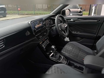 Used Volkswagen T-Roc 2025 for sale - 76692410: Photo