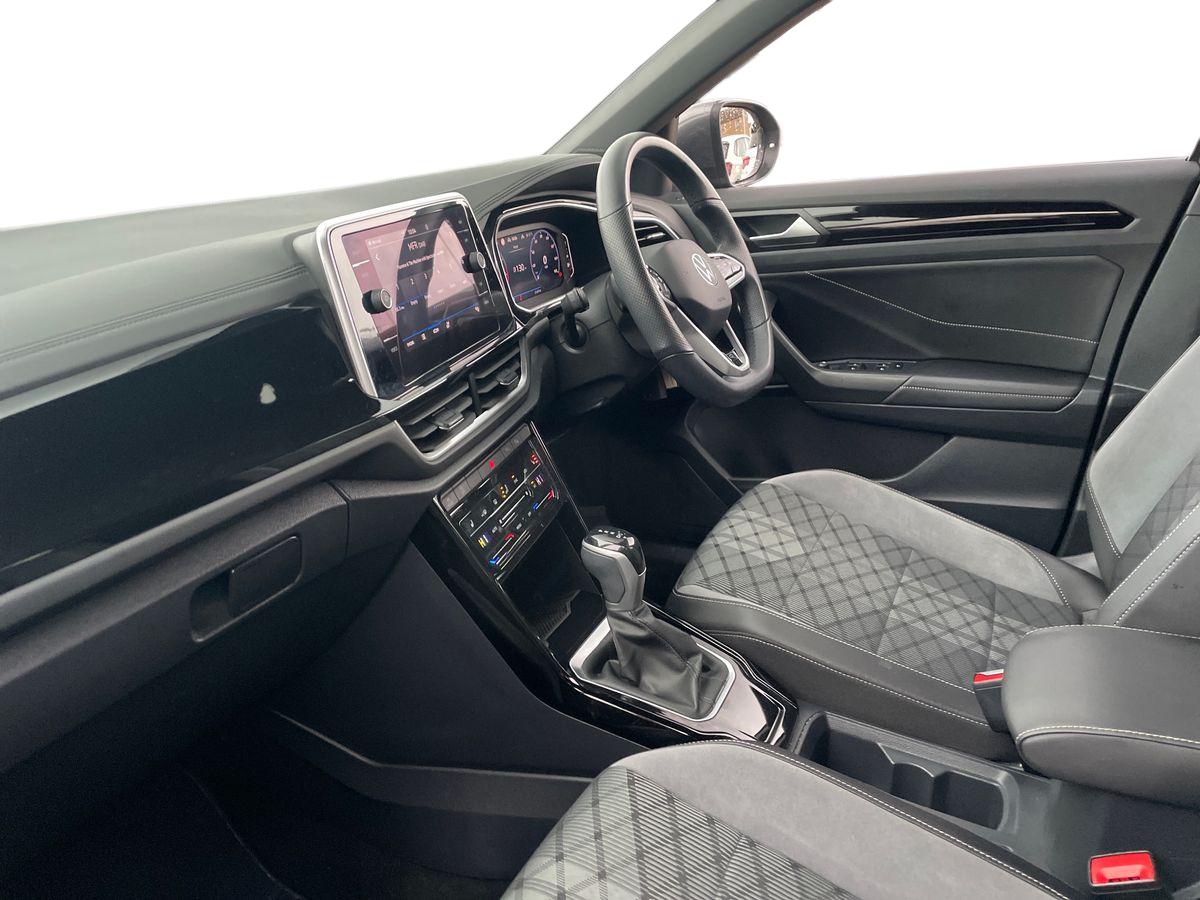 Used Volkswagen T-Roc 2023 for sale - 77842646: Photo 2