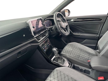 Used Volkswagen T-Roc 2023 for sale - 77842646: Photo