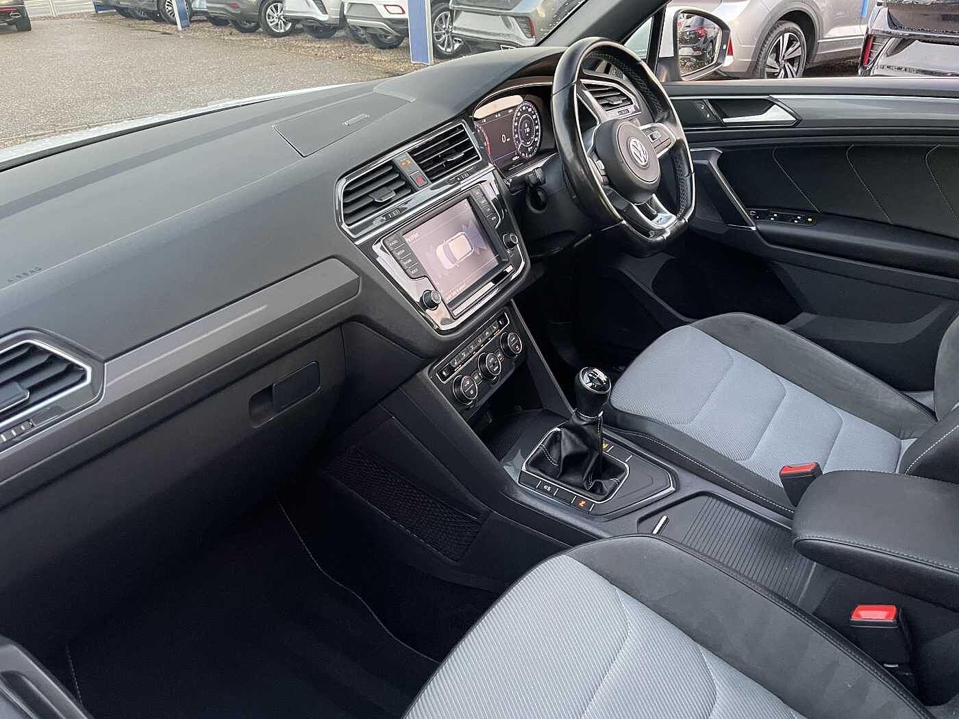 Used Volkswagen Tiguan 2017 for sale - 76968211: Photo 2