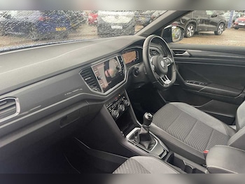 Used Volkswagen T-Roc 2022 for sale - 76673987: Photo