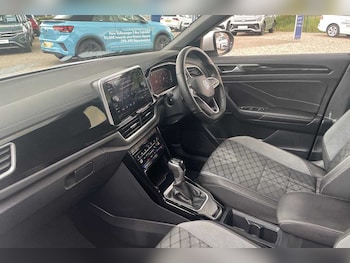 Used Volkswagen T-Roc 2022 for sale - 76674508: Photo