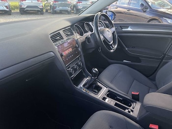 Used Volkswagen Golf 2017 for sale - 76436456: Photo