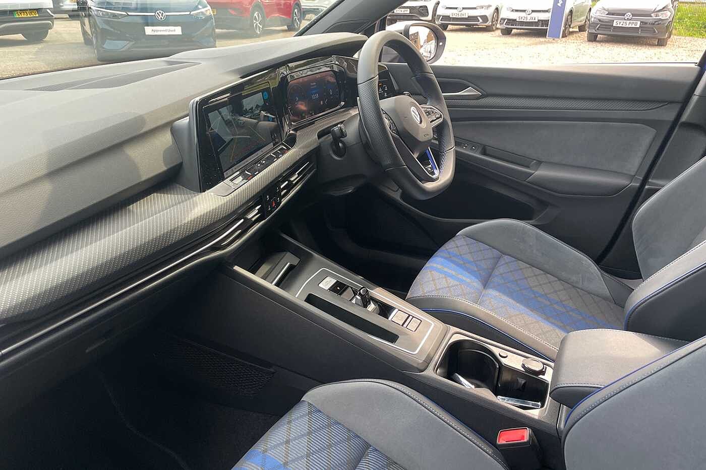 Used Volkswagen Golf 2021 for sale - 76681352: Photo 2