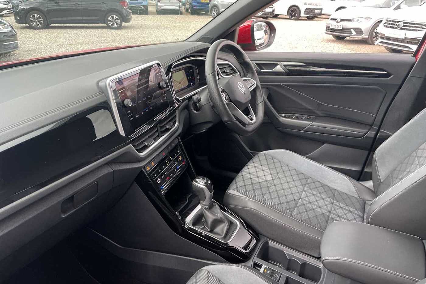 Used Volkswagen T-Roc 2022 for sale - 76675389: Photo 2