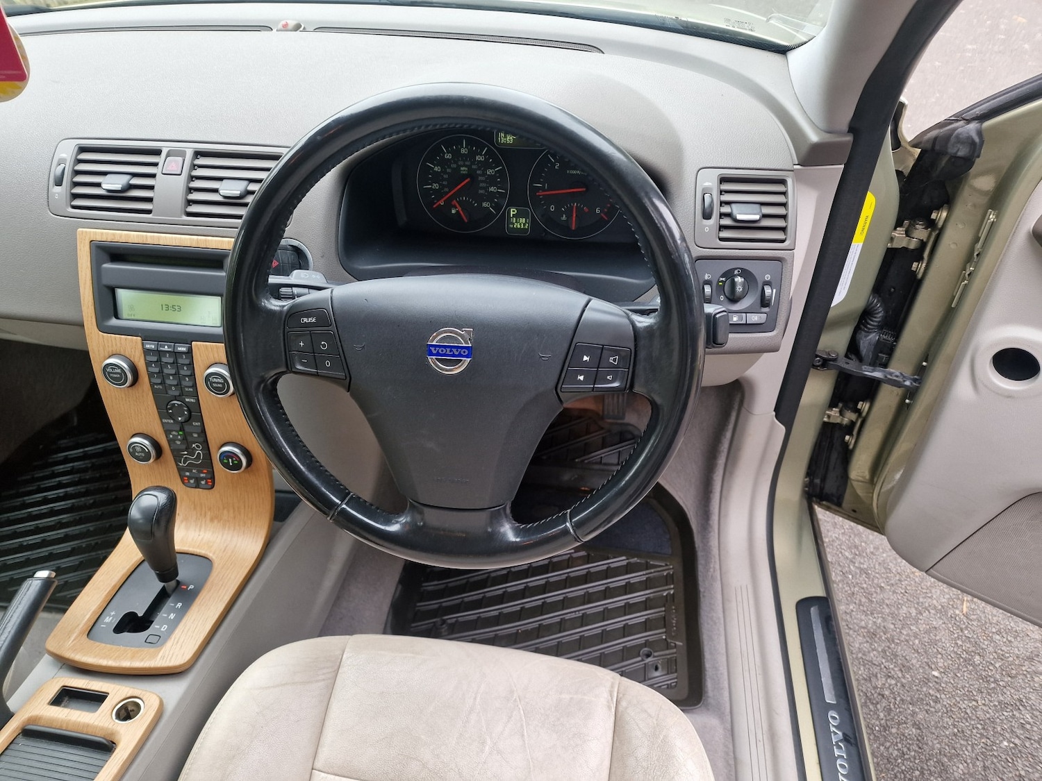 Used Volvo V50 2008 for sale - 76436372: Photo 6