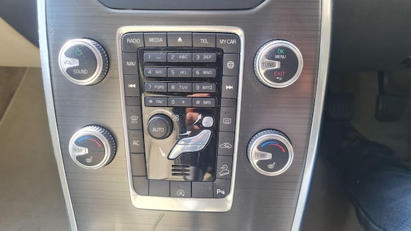 Used Volvo XC70 2015 for sale - 74145954: Photo 25