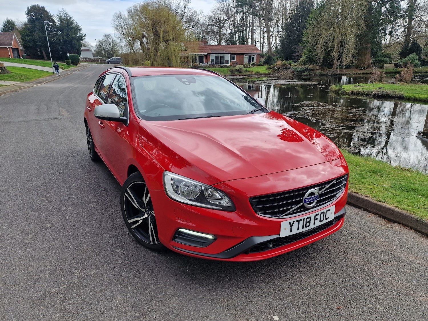 Used Volvo V60 2018 for sale - 77742887: Photo 2