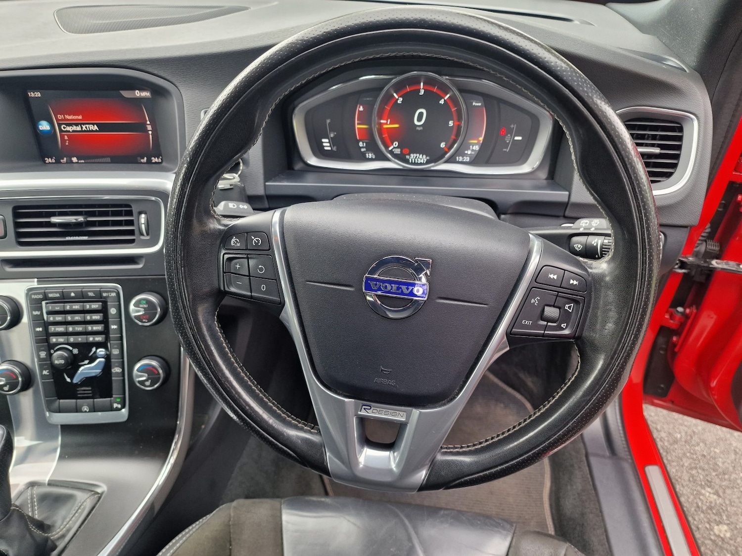 Used Volvo V60 2018 for sale - 77742887: Photo 30