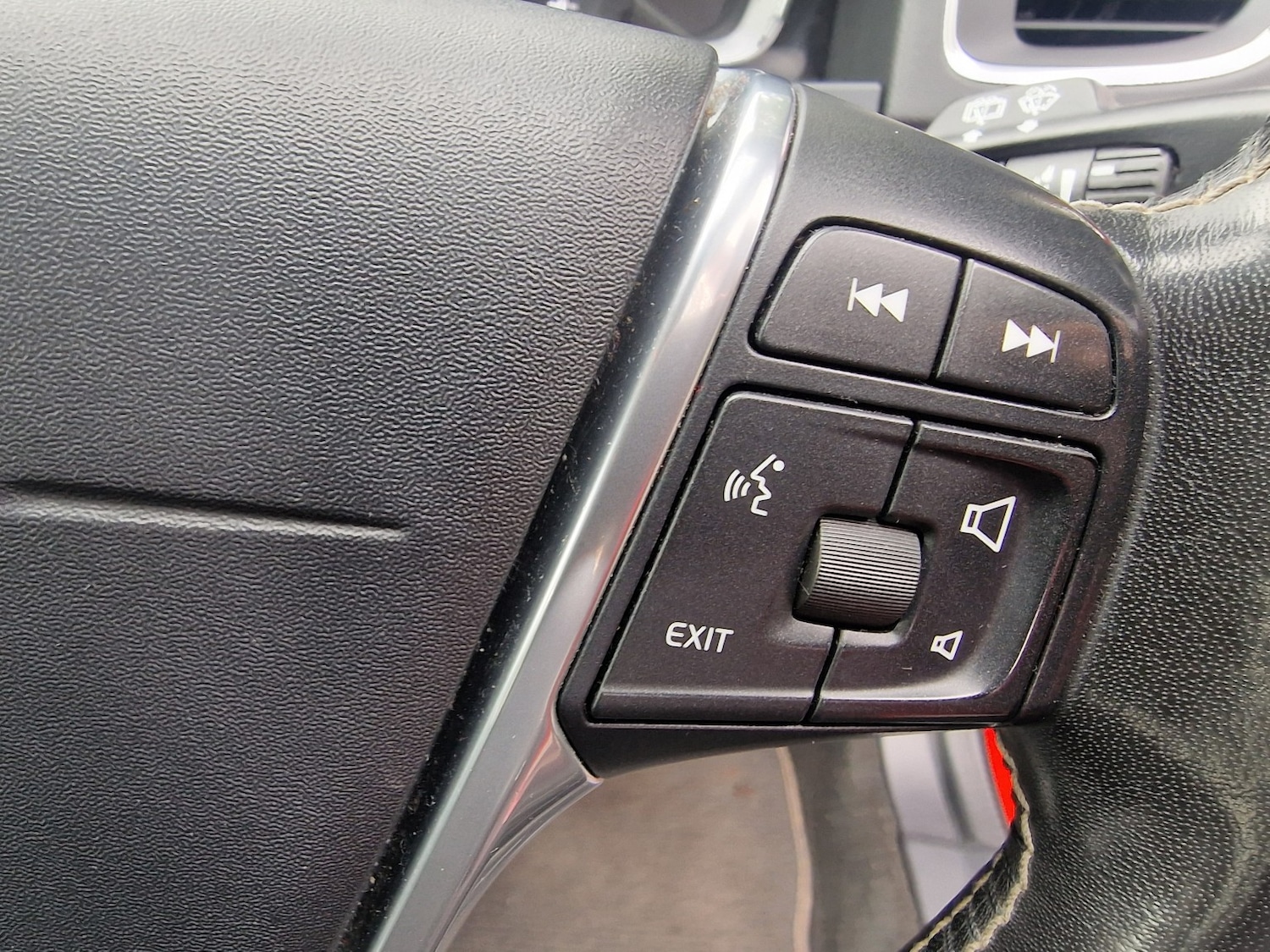 Used Volvo V60 2018 for sale - 77742887: Photo 31