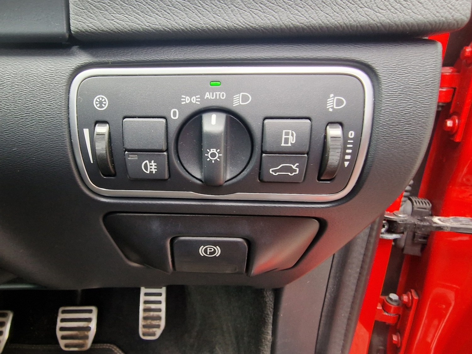 Used Volvo V60 2018 for sale - 77742887: Photo 34