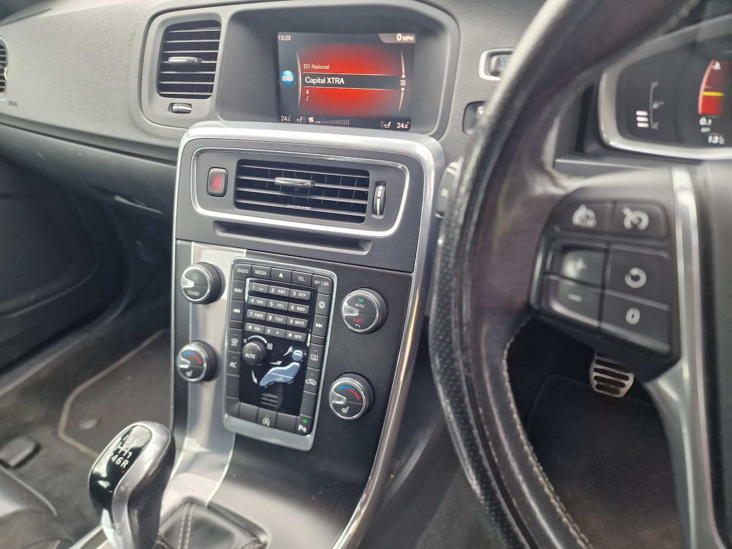 Used Volvo V60 2018 for sale - 77742887: Photo 35