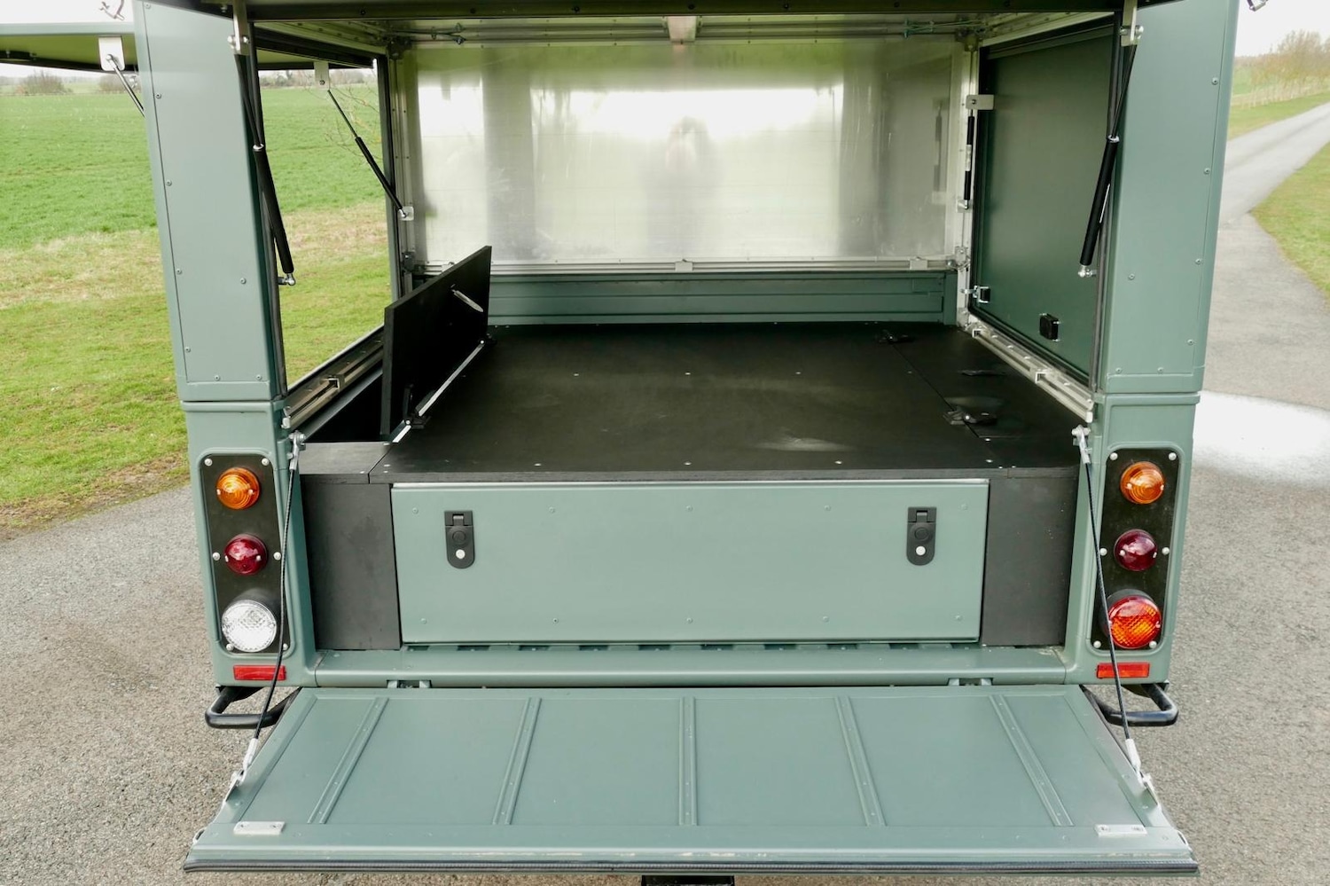 Used Land Rover Defender 130 2025 for sale - 76077833: Photo 34