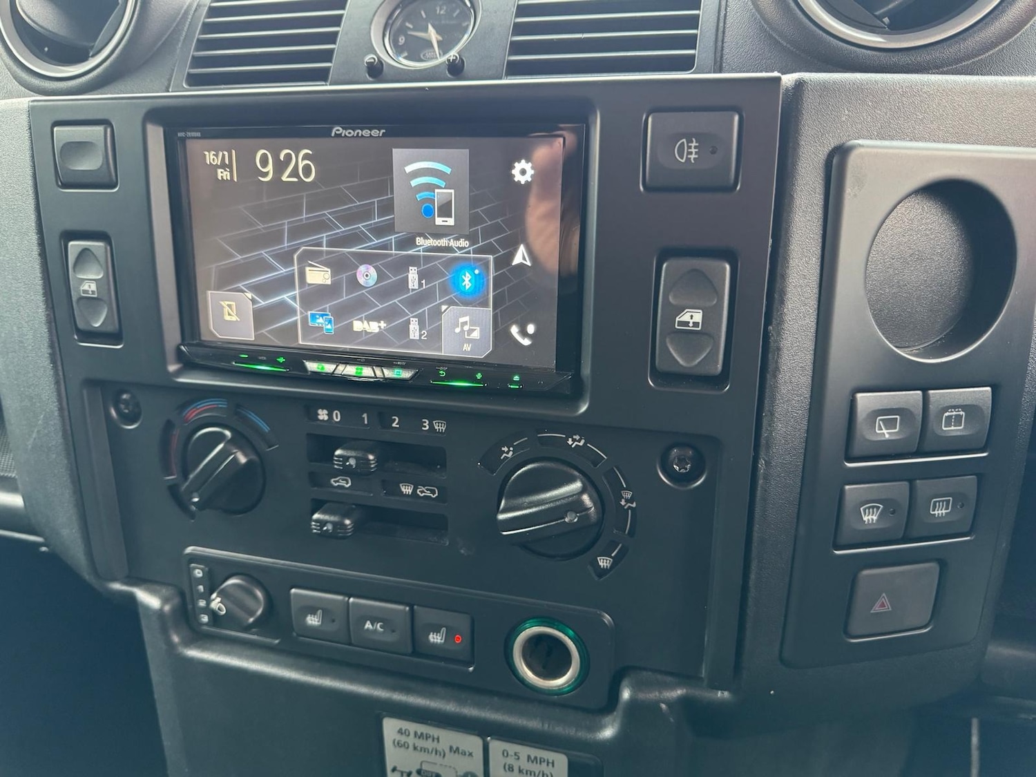 Used Land Rover Defender 2014 for sale - 77285792: Photo 13