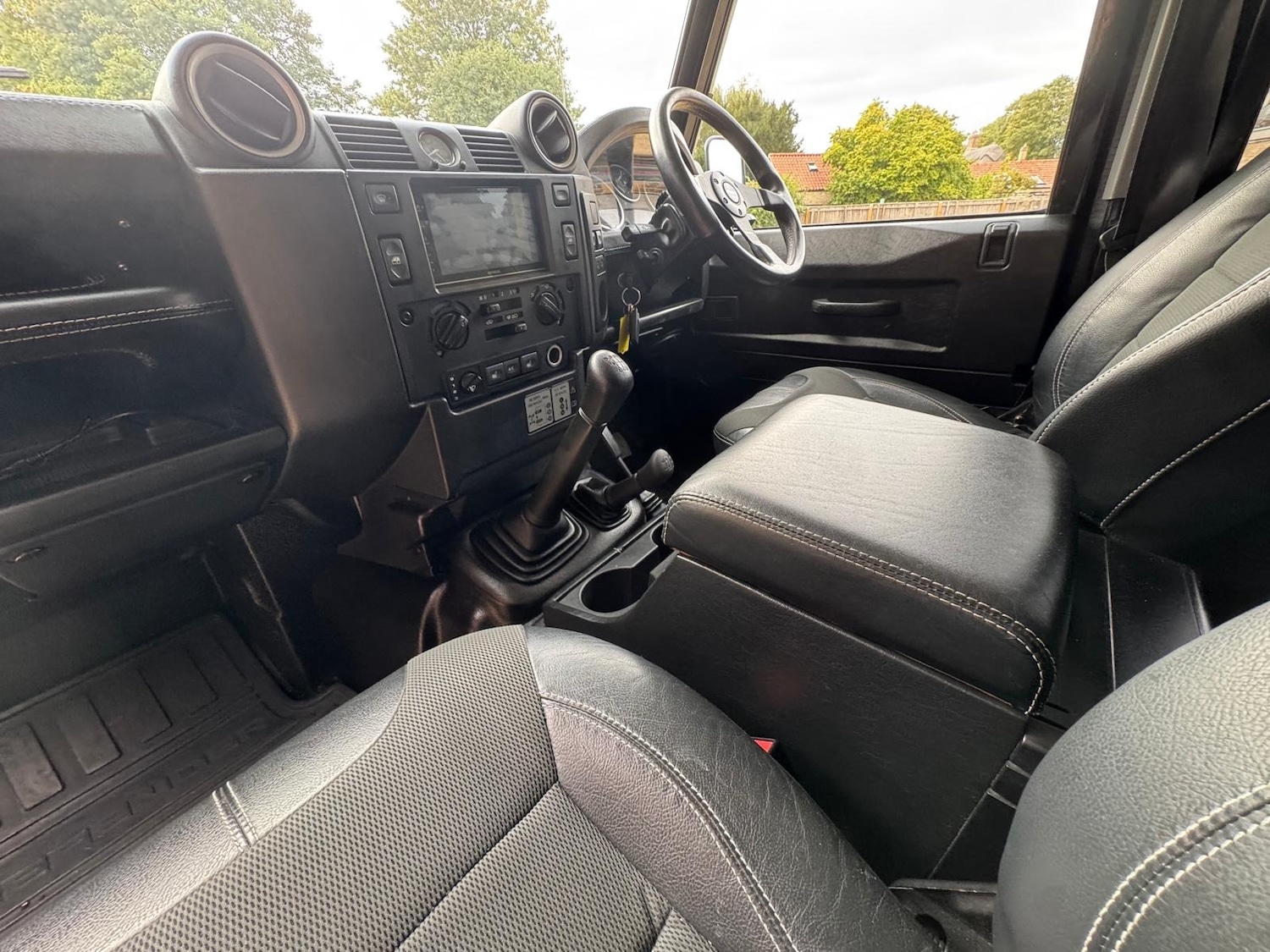 Used Land Rover Defender 2014 for sale - 76077850: Photo 10