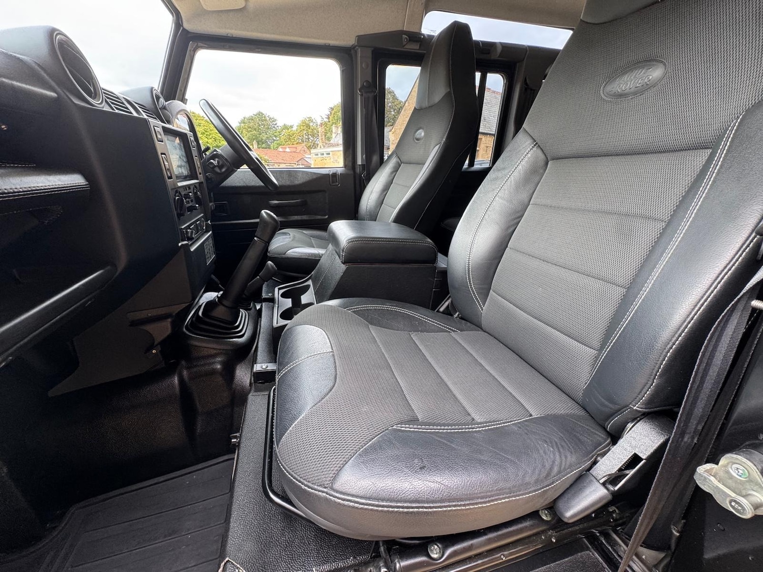 Used Land Rover Defender 2014 for sale - 76077850: Photo 11