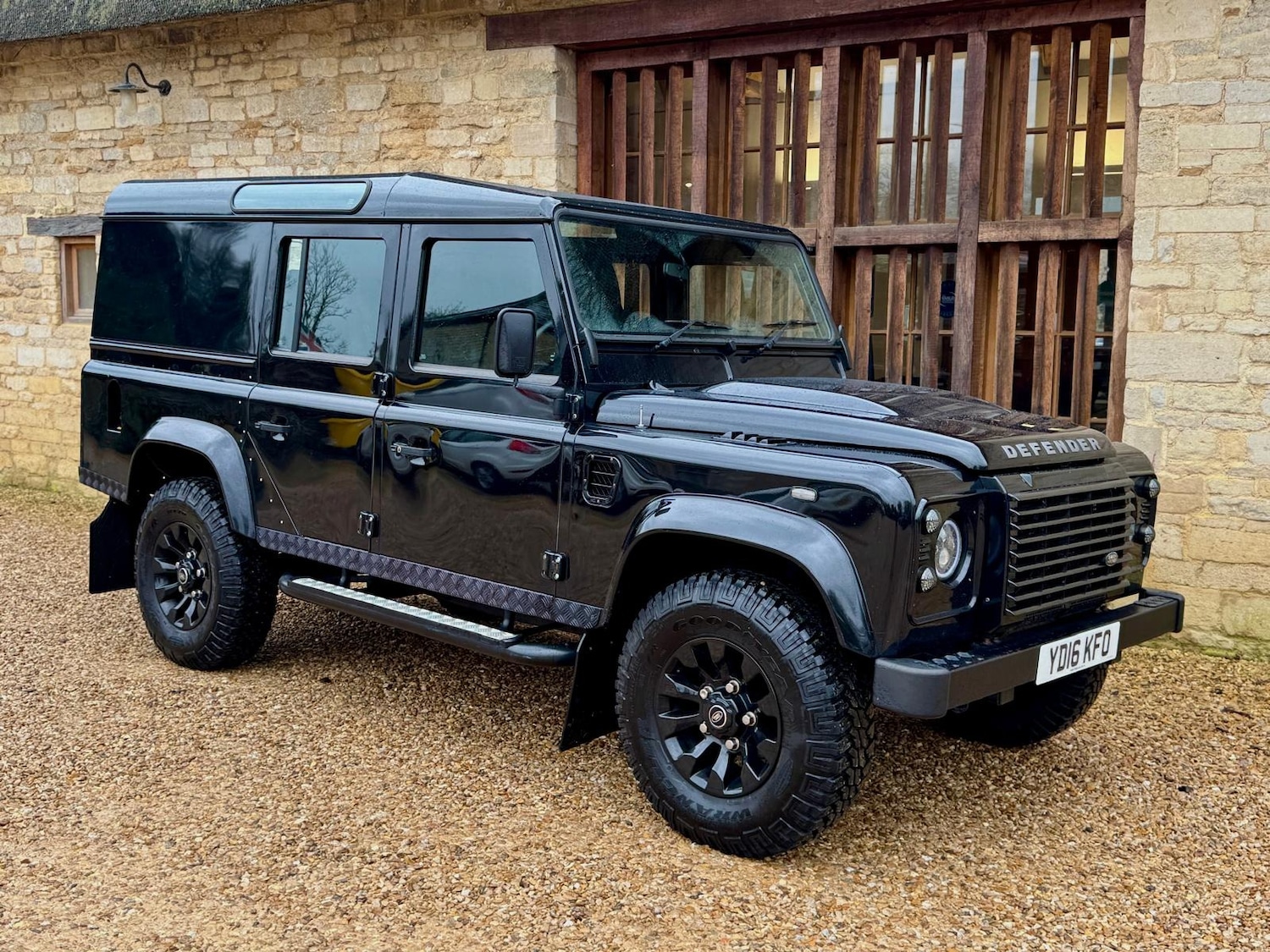Used Land Rover Defender 2016 for sale - 77335796: Photo 2
