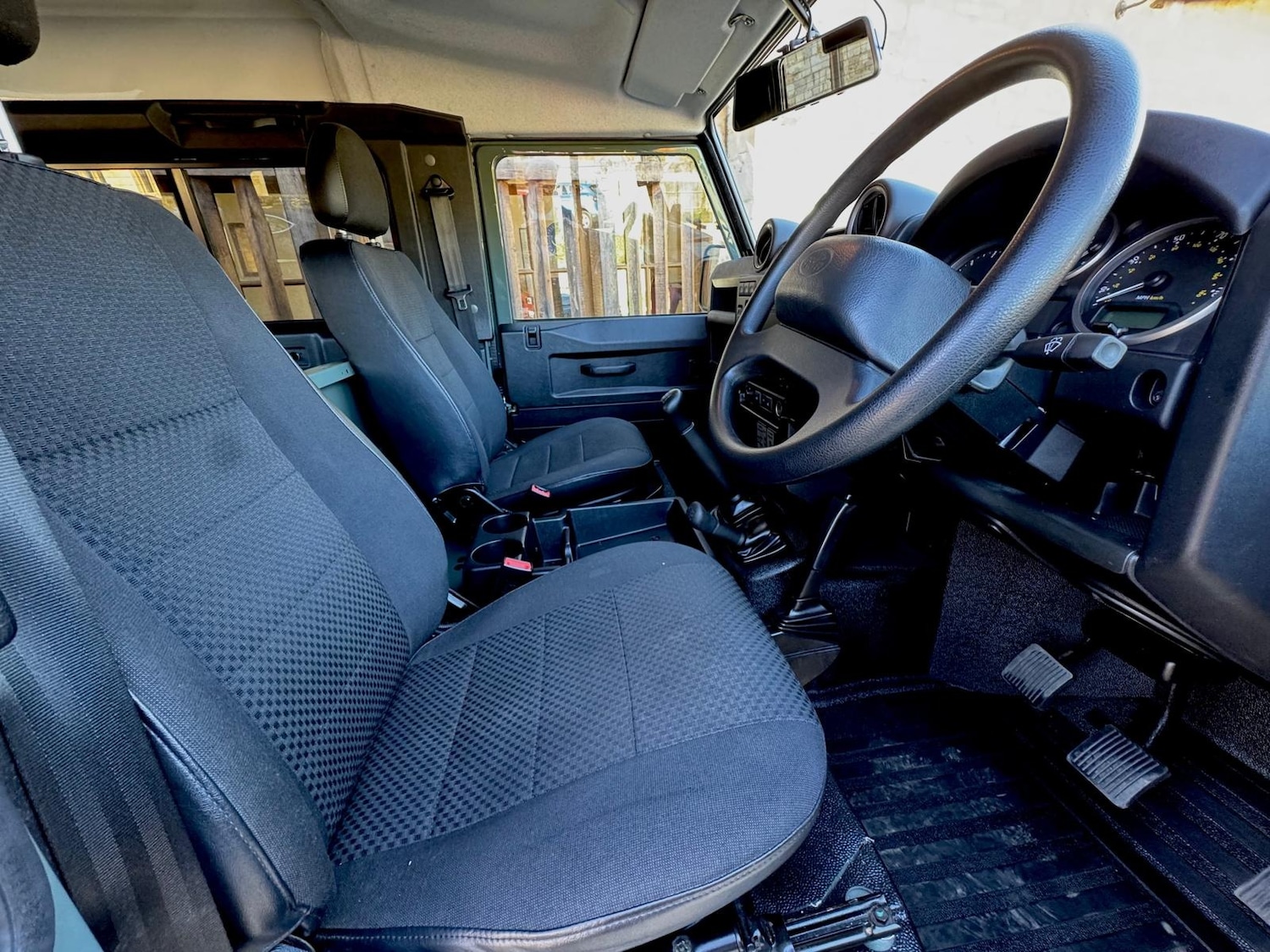 Used Land Rover Defender 2015 for sale - 76077534: Photo 8