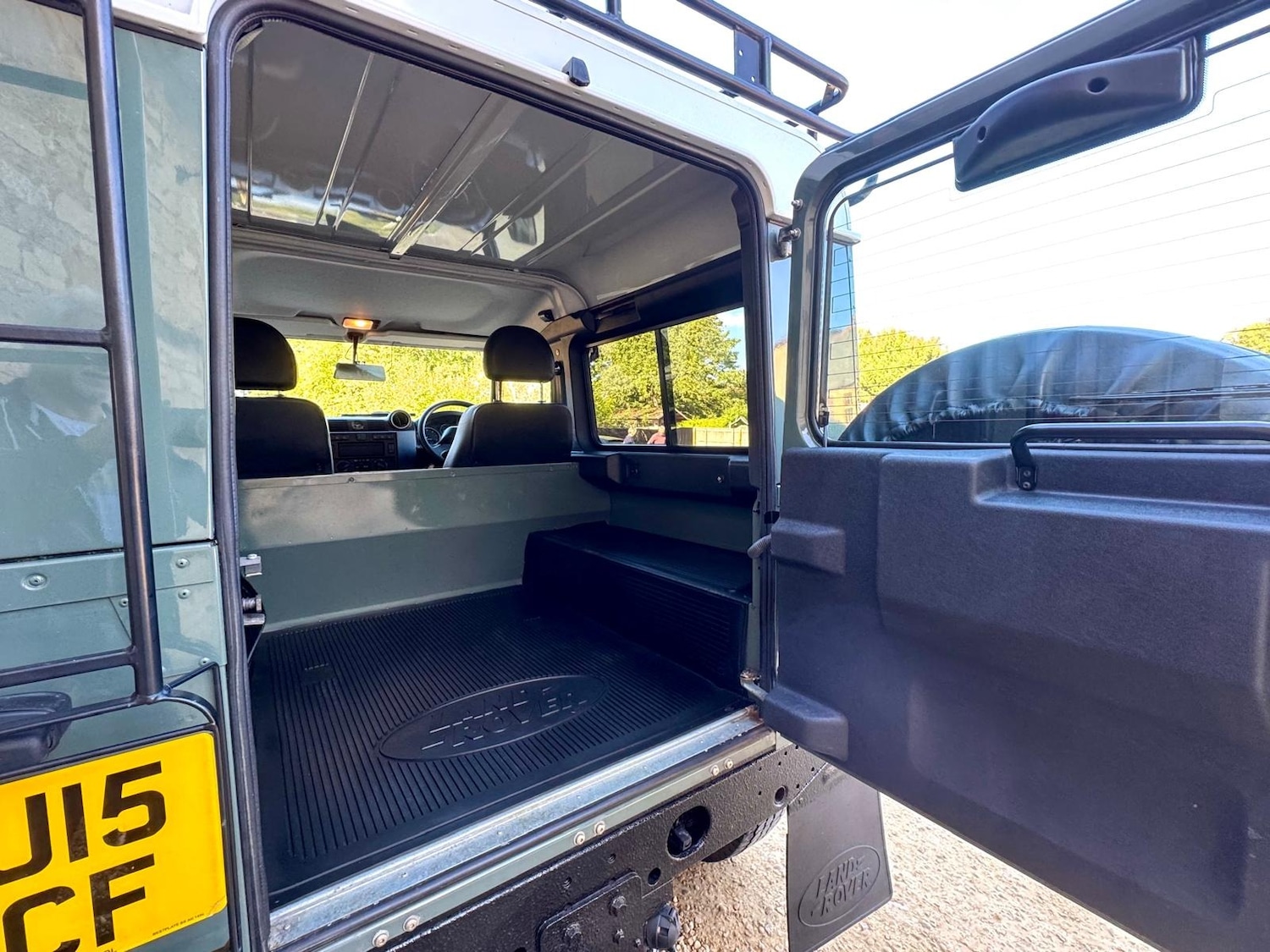 Used Land Rover Defender 2015 for sale - 76077534: Photo 9