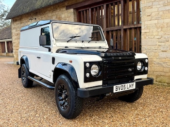 Land Rover Defender feature image