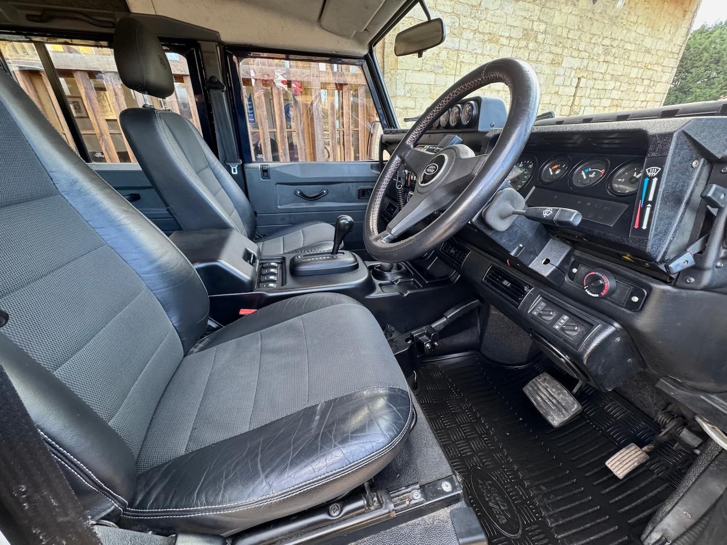 Used Land Rover Defender 130 2001 for sale - 77888405: Photo 28