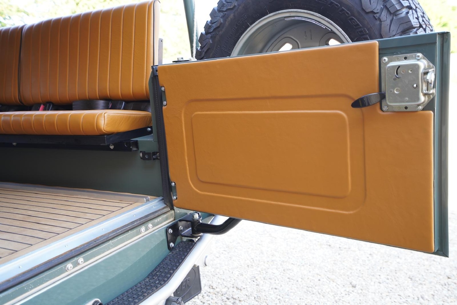 Used Land Rover Defender 2013 for sale - 76652938: Photo 11