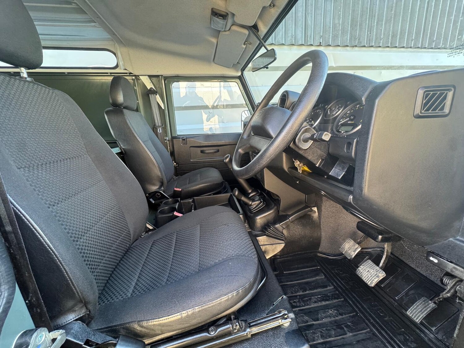 Used Land Rover Defender 2013 for sale - 76652938: Photo 14