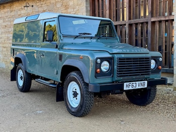 Land Rover - Defender