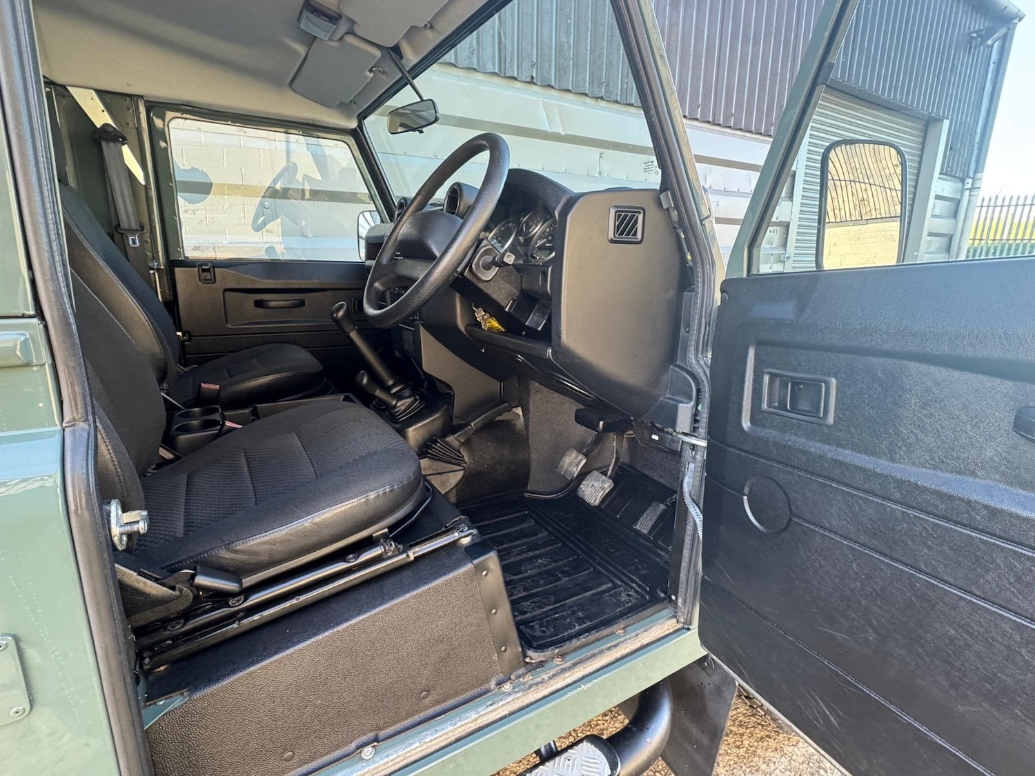 Used Land Rover Defender 2013 for sale - 76652938: Photo 40