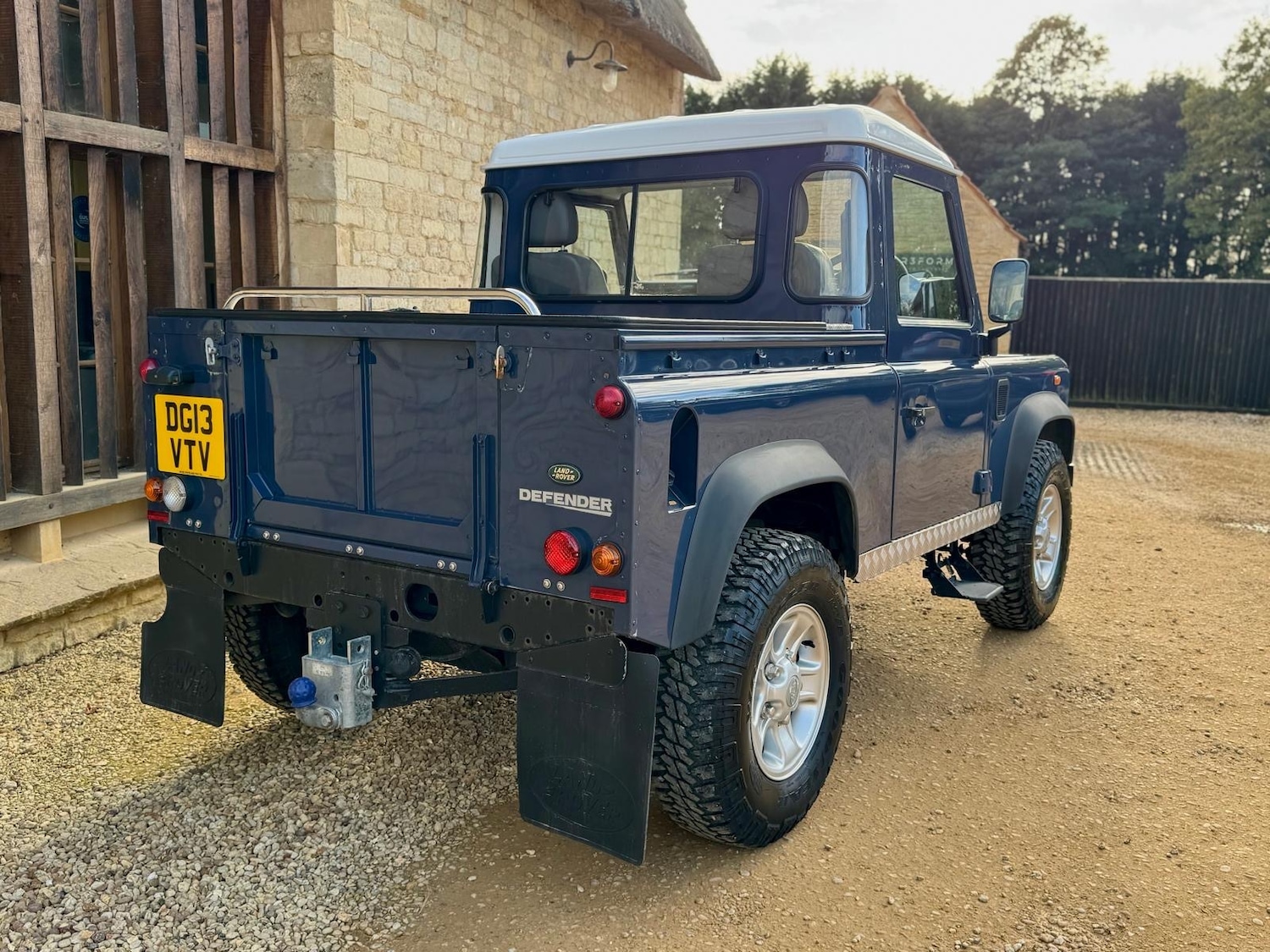 Used Land Rover Defender 2013 for sale - 76946321: Photo 3