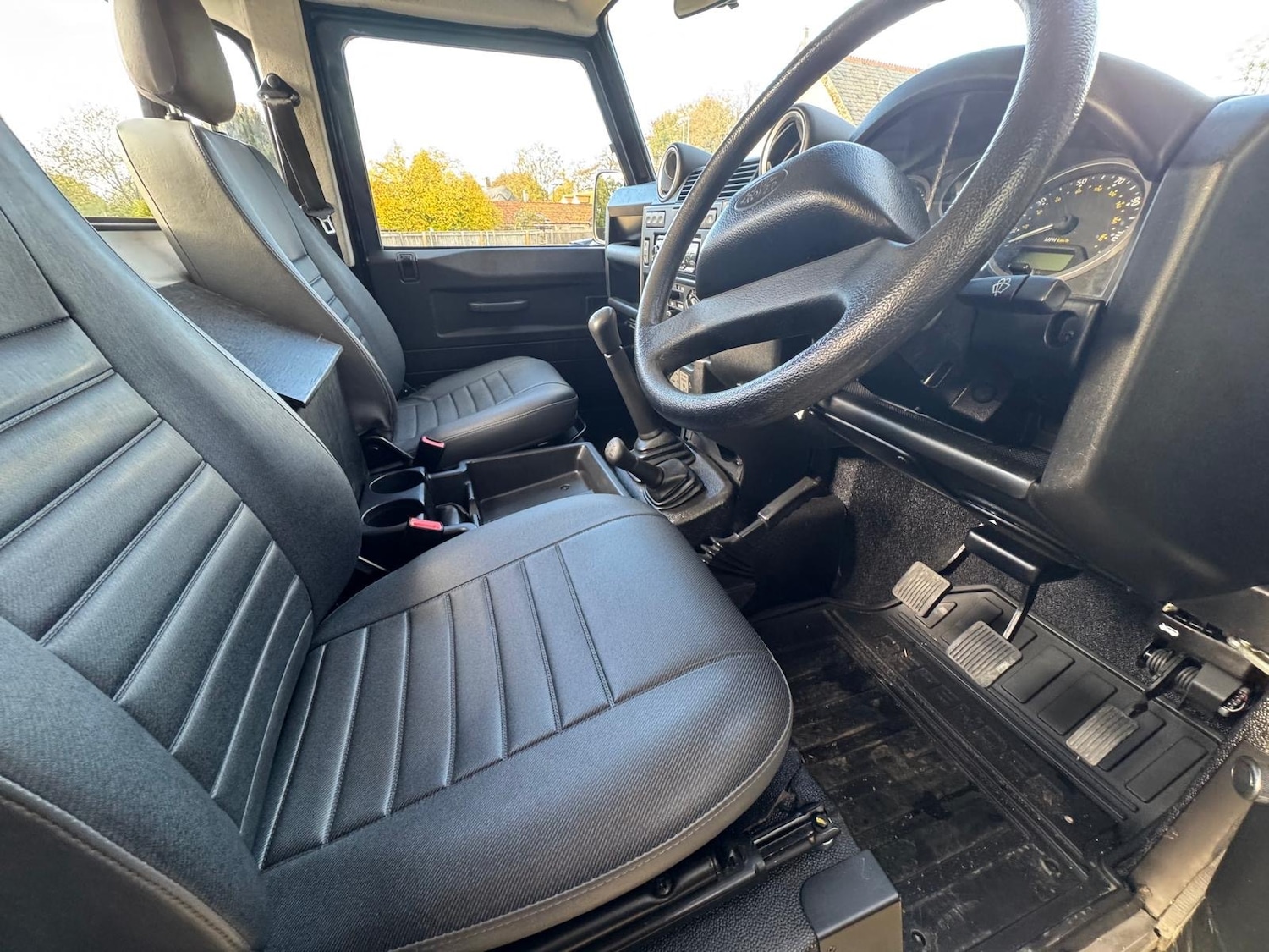 Used Land Rover Defender 2013 for sale - 76946321: Photo 8