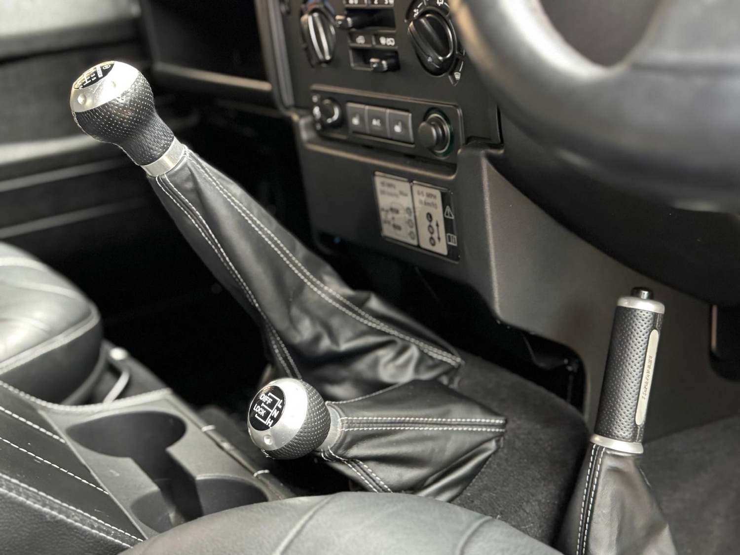 Used Land Rover Defender 2015 for sale - 76450313: Photo 11