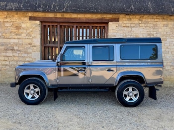 Used Land Rover Defender 2016 for sale - 76568245: Photo