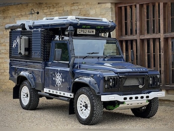 Land Rover - Defender