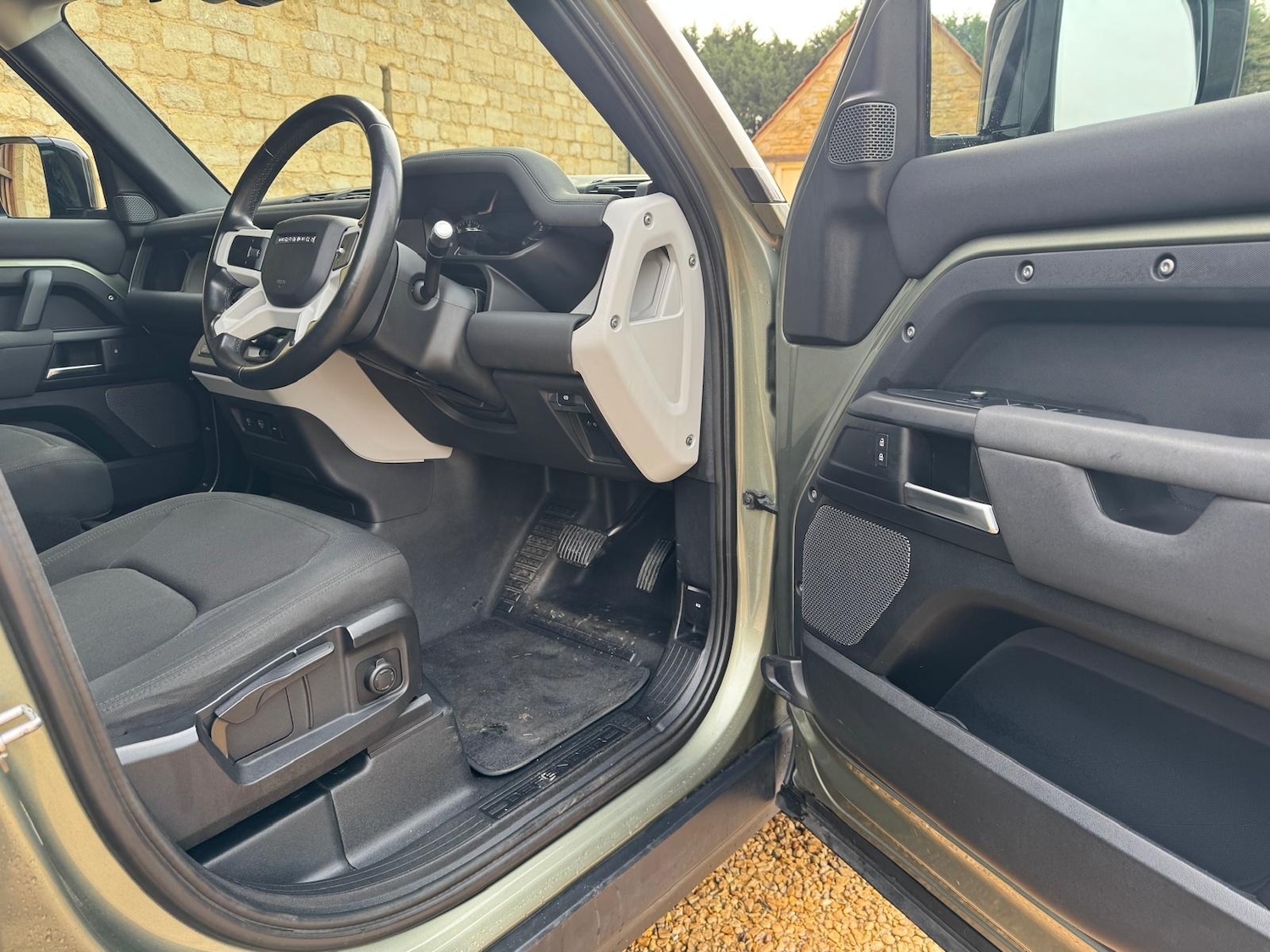 Used Land Rover Defender 2020 for sale - 77950987: Photo 14