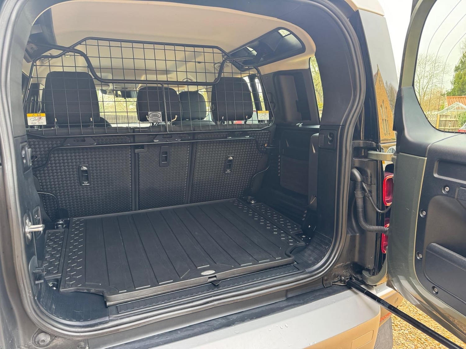 Used Land Rover Defender 2020 for sale - 77950987: Photo 16