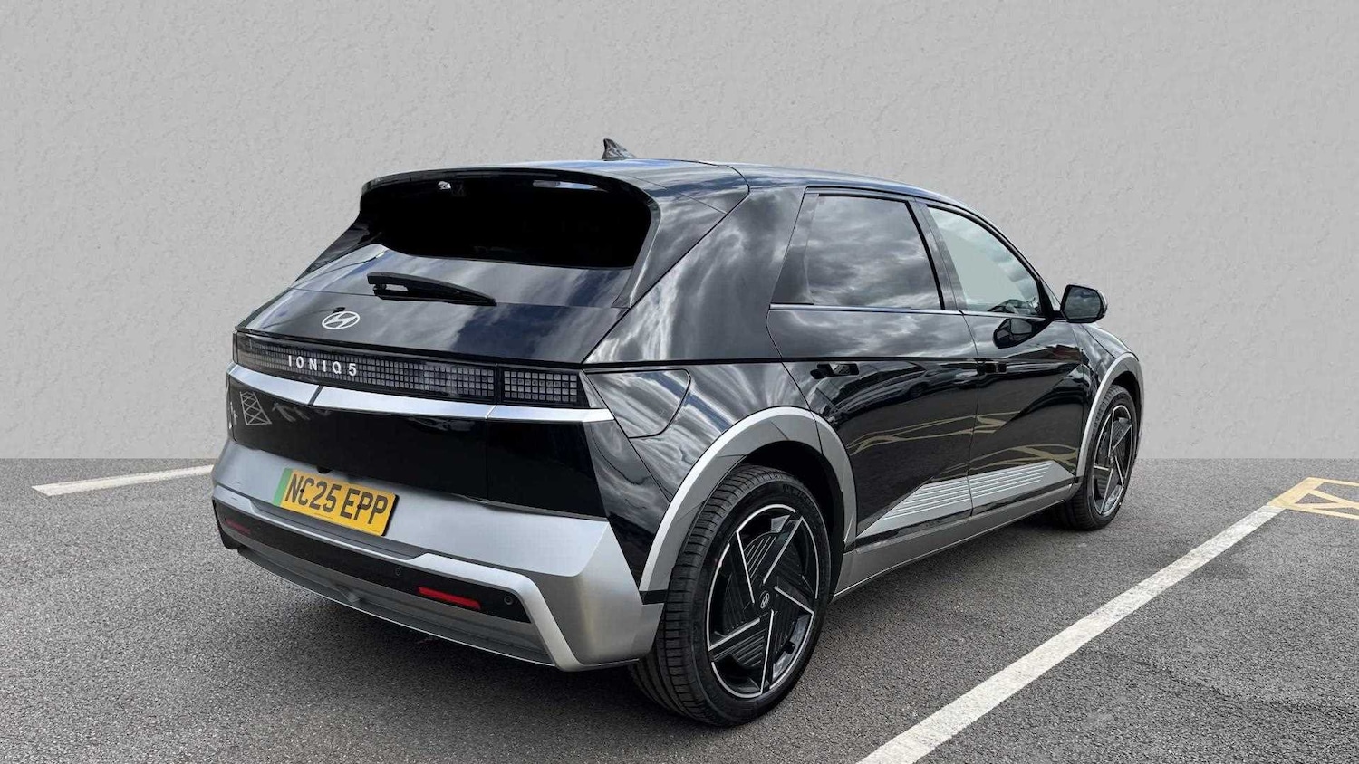 Used Hyundai IONIQ 5 2025 for sale - 77857711: Photo 2
